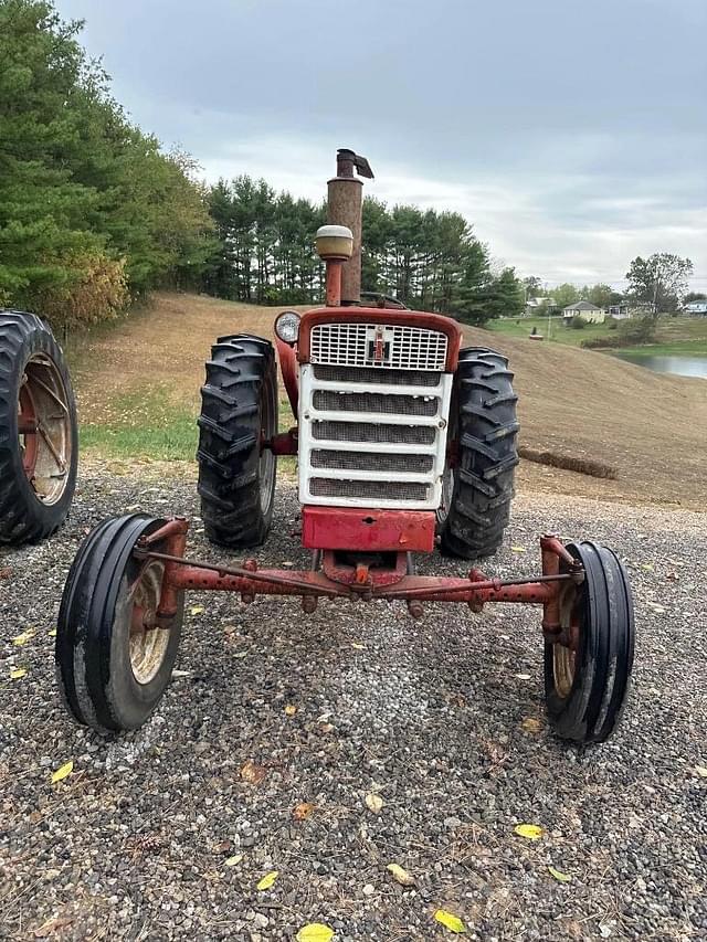 Image of Farmall 340 equipment image 1