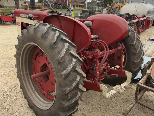 Image of Farmall 340 equipment image 3