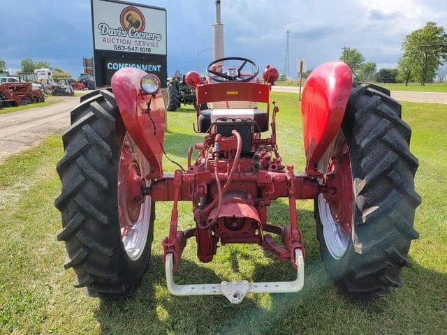 Image of Farmall 340 equipment image 3