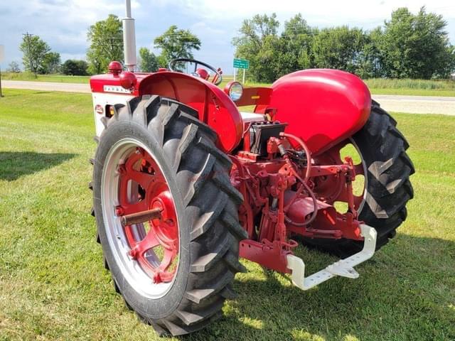 Image of Farmall 340 equipment image 2