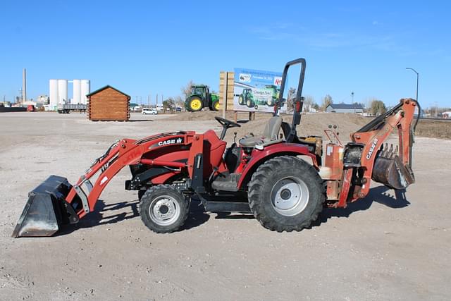 Image of Case IH Farmall 35 equipment image 2