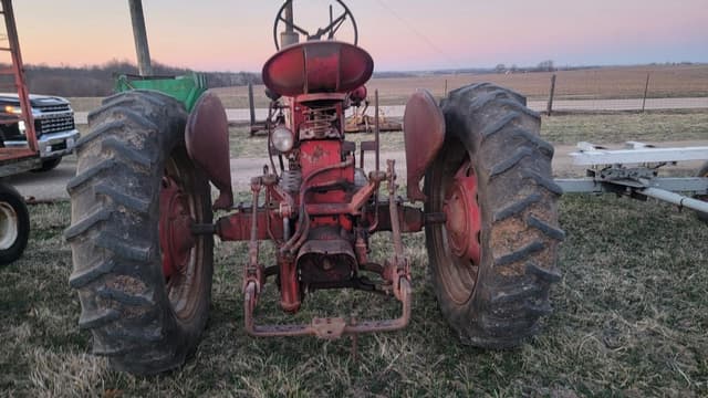 Image of Farmall 350 equipment image 1
