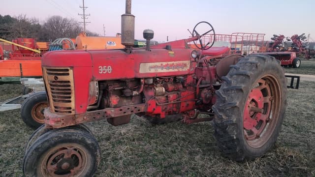 Image of Farmall 350 equipment image 3