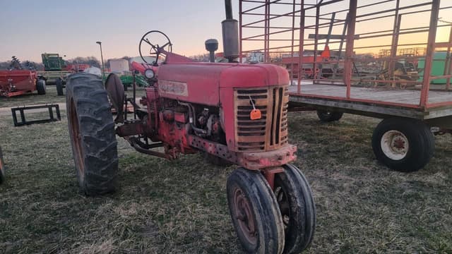 Image of Farmall 350 equipment image 4