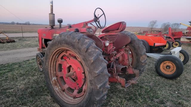 Image of Farmall 350 equipment image 2