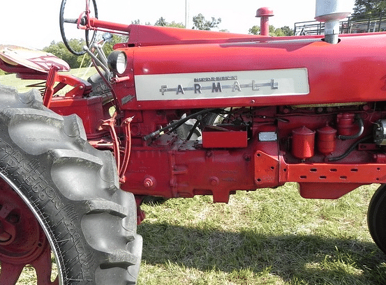 Image of Farmall 350 equipment image 1