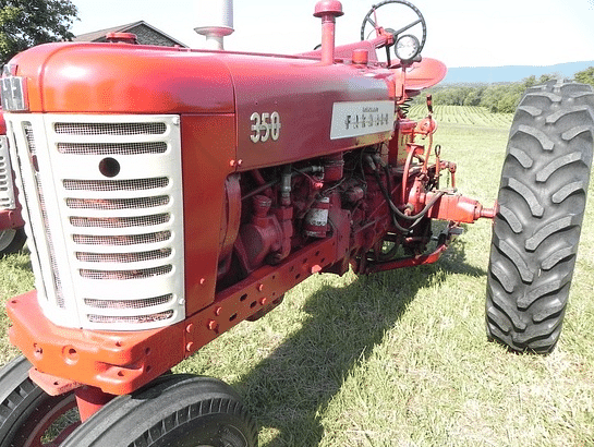 Image of Farmall 350 Primary Image