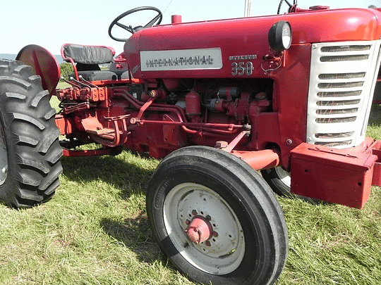 Image of Farmall 350 equipment image 1