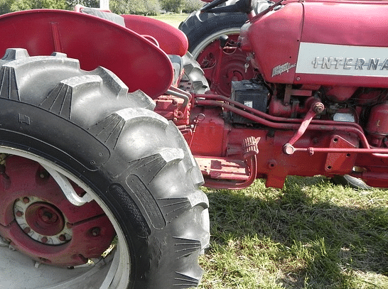 Image of Farmall 350 equipment image 2