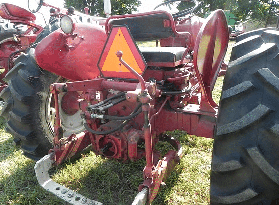 Image of Farmall 350 equipment image 3