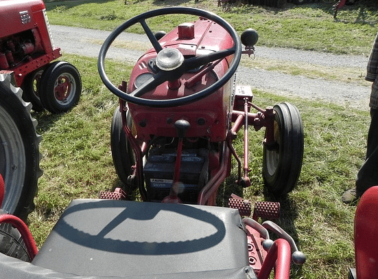 Image of Farmall 350 equipment image 4