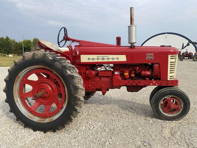 Image of Farmall 350 equipment image 1