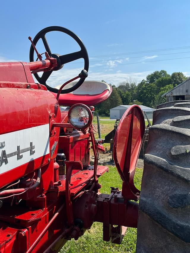 Image of Farmall 350 equipment image 2