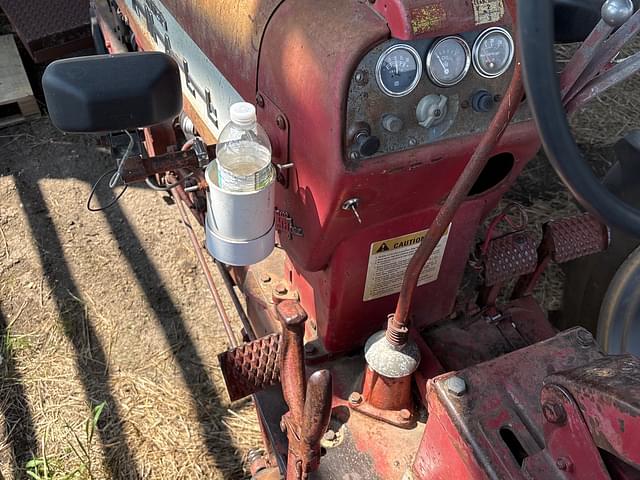Image of Farmall 350 equipment image 4