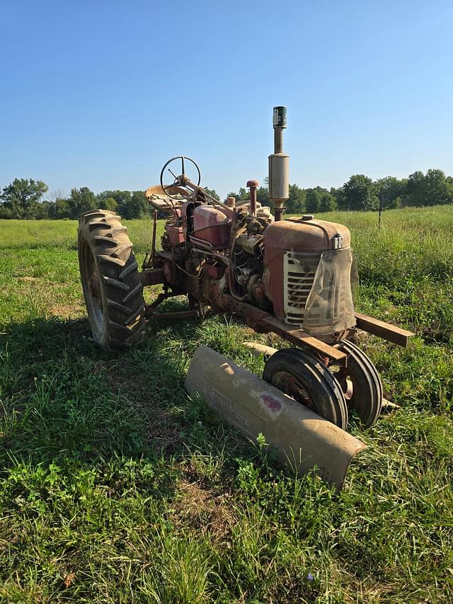 Image of Farmall 350 equipment image 2