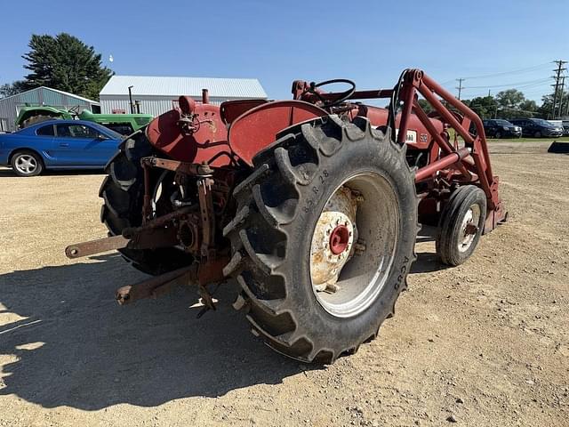 Image of Farmall 350 equipment image 3