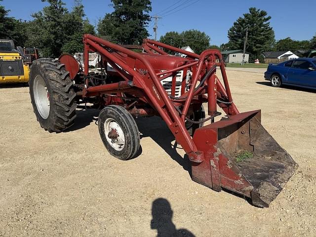 Image of Farmall 350 equipment image 2
