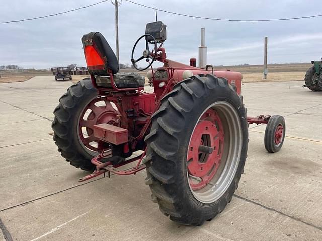 Image of Farmall 350 equipment image 2