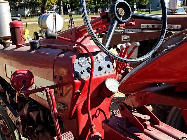 Image of Farmall 350 equipment image 4