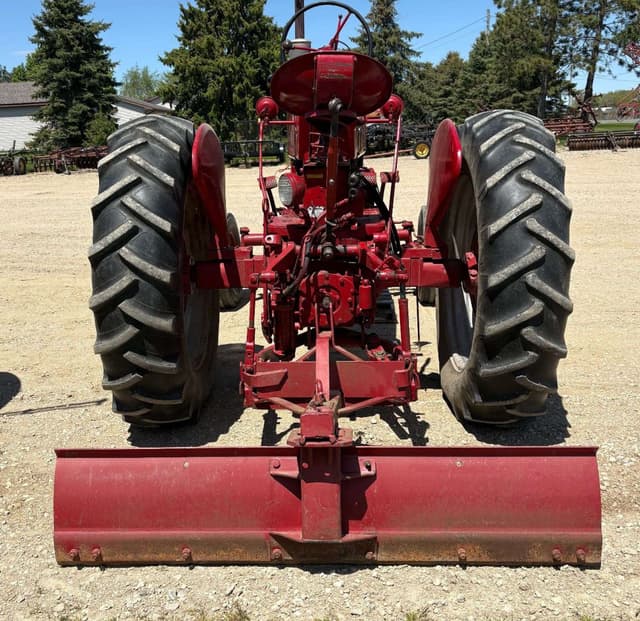 Image of Farmall 400 equipment image 1