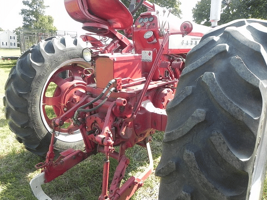 Image of Farmall 400 equipment image 2