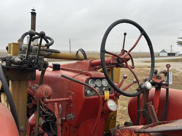 Image of Farmall 400 equipment image 4