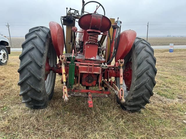 Image of Farmall 400 equipment image 3