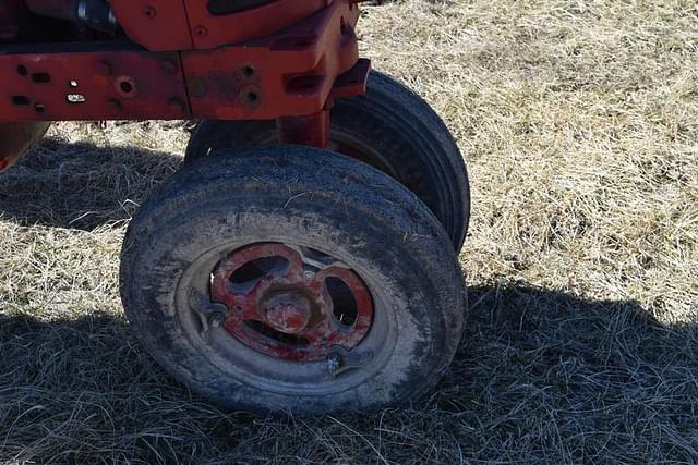 Image of Farmall 400 equipment image 4