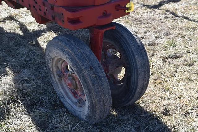 Image of Farmall 400 equipment image 3