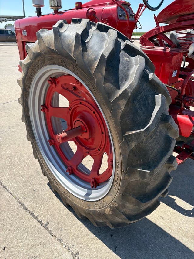 Image of Farmall 400 equipment image 4