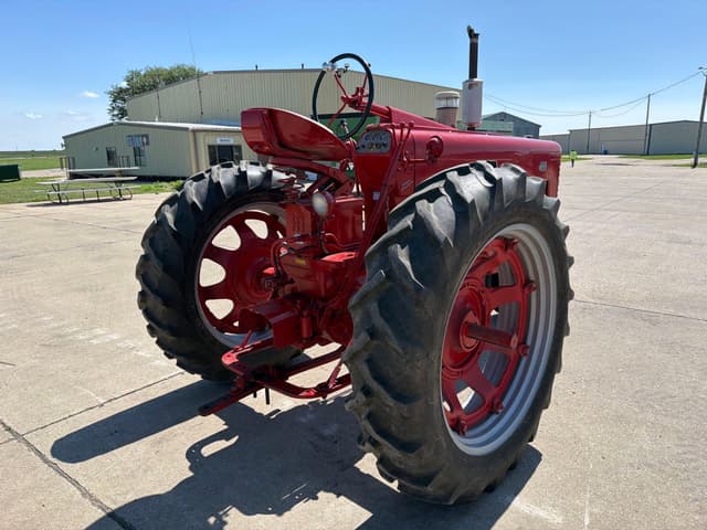 Image of Farmall 400 equipment image 2