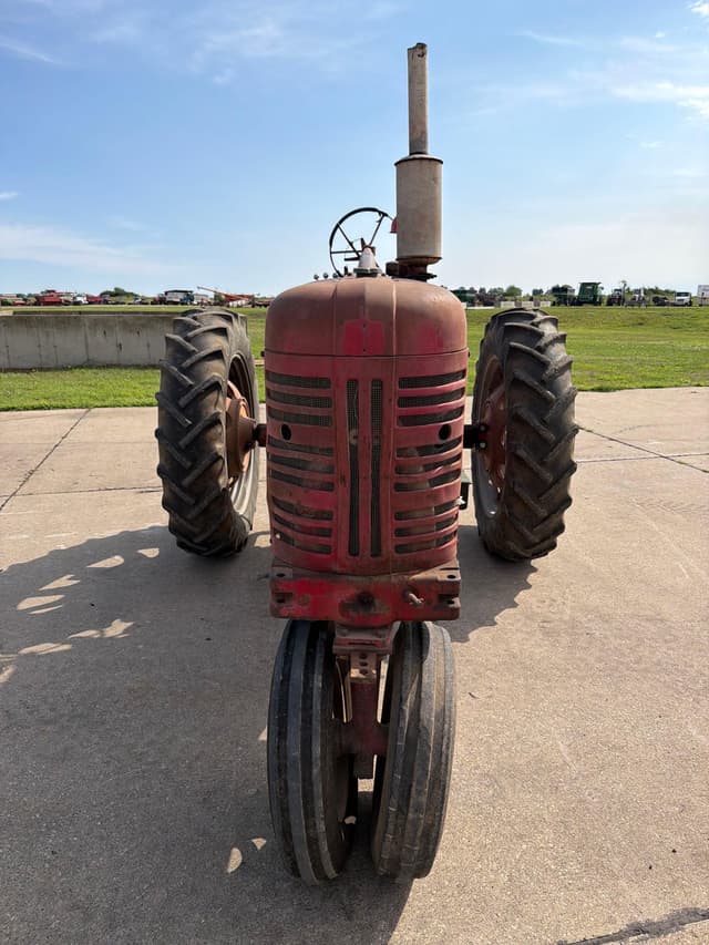 Image of Farmall 400 equipment image 1