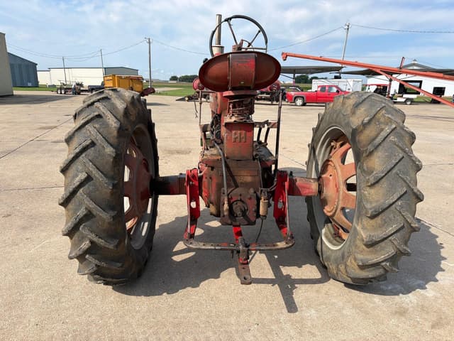 Image of Farmall 400 equipment image 4