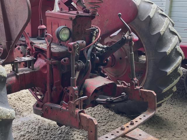 Image of Farmall 400 equipment image 4