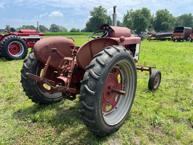 Image of Farmall 404 equipment image 4