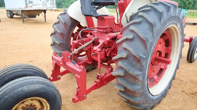 Image of Farmall 450 equipment image 4