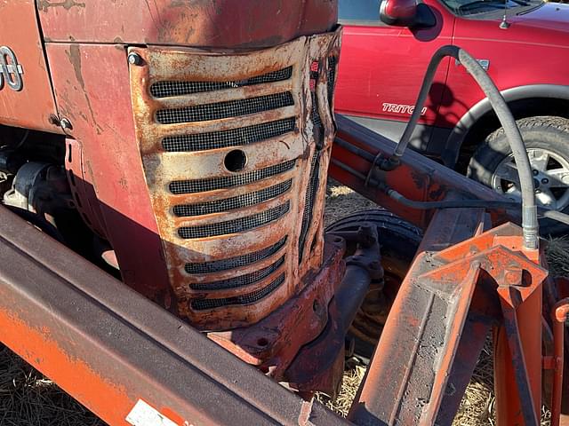 Image of Farmall 450 equipment image 4