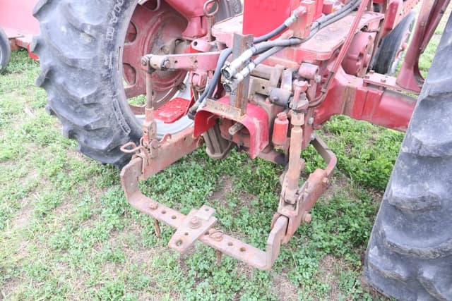 Image of International Harvester 450 equipment image 4