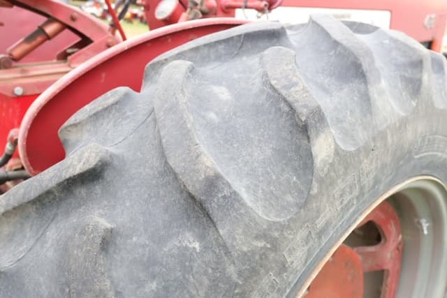 Image of International Harvester 450 equipment image 2