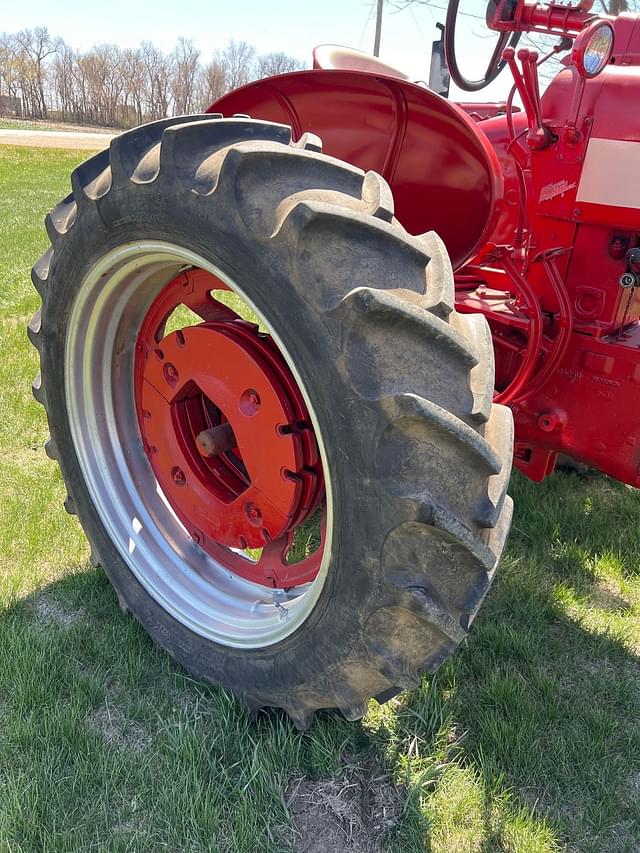 Thumbnail image Farmall 450 14