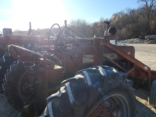 Image of Farmall 450 equipment image 4