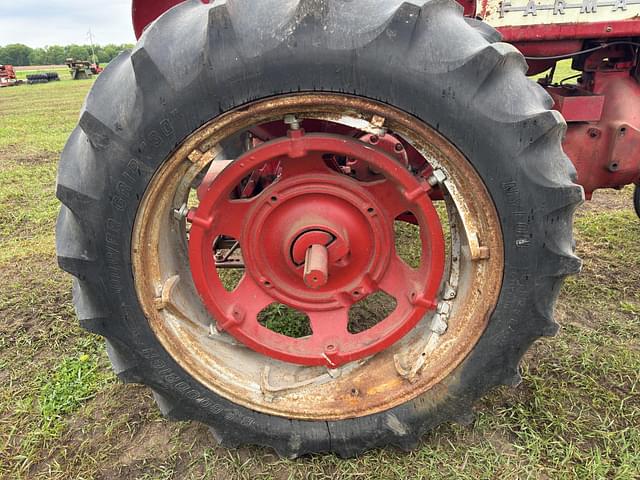 Image of Farmall 450 equipment image 4