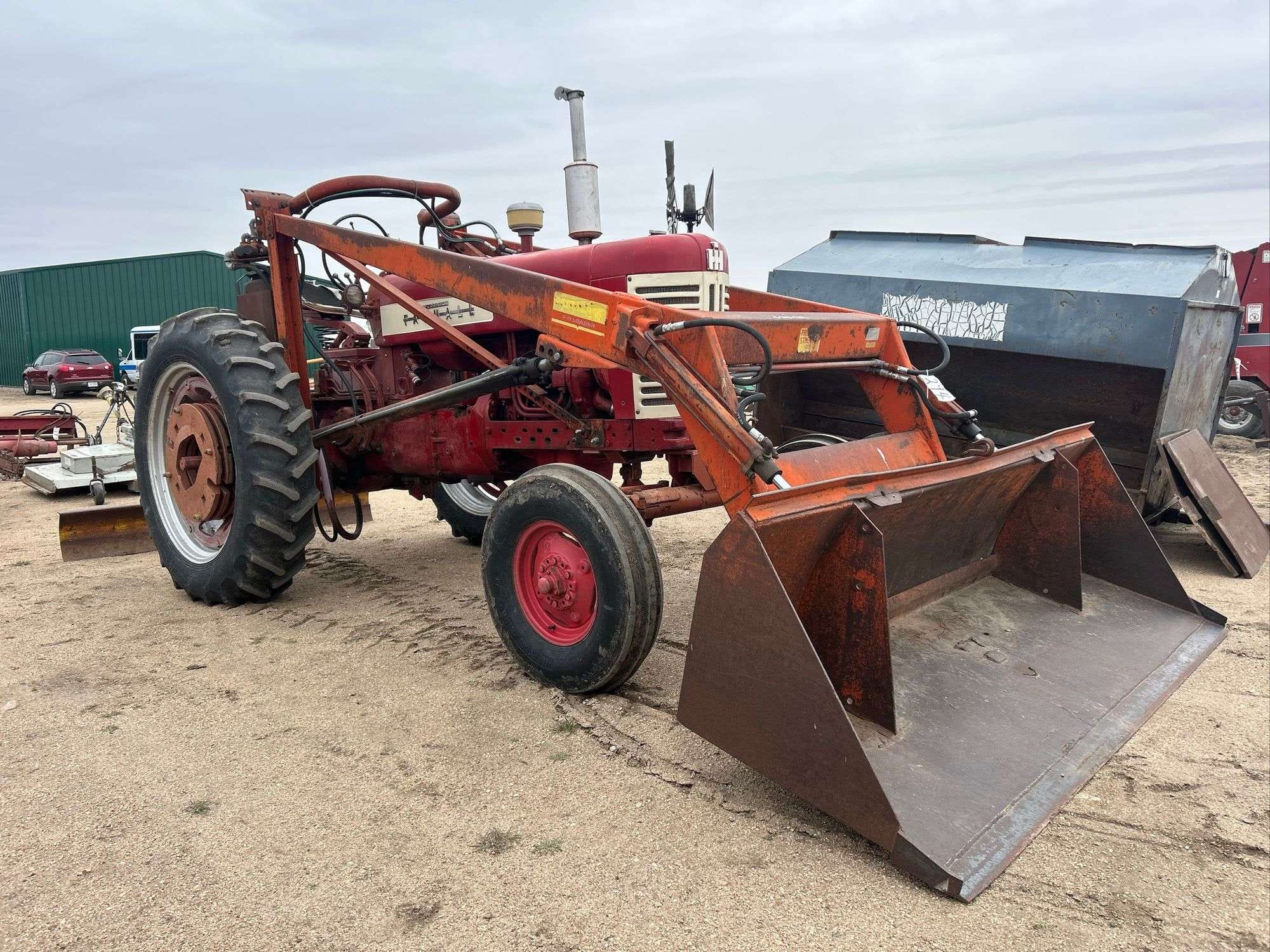 Farmall 450 Equipment Image0