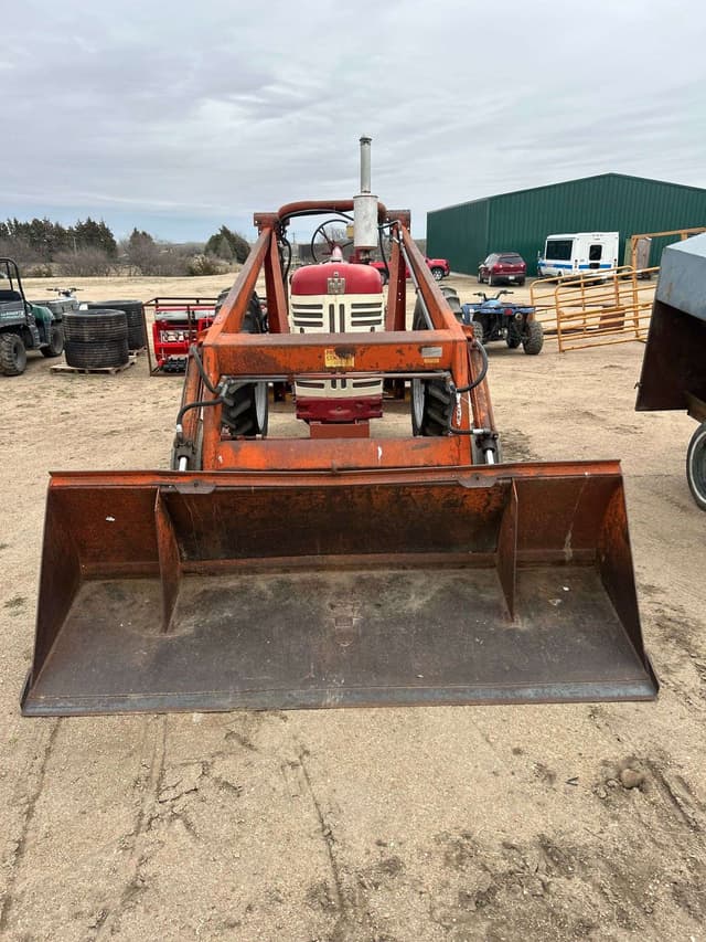 Image of Farmall 450 equipment image 2