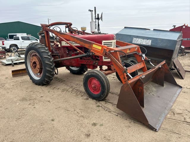 Image of Farmall 450 equipment image 1