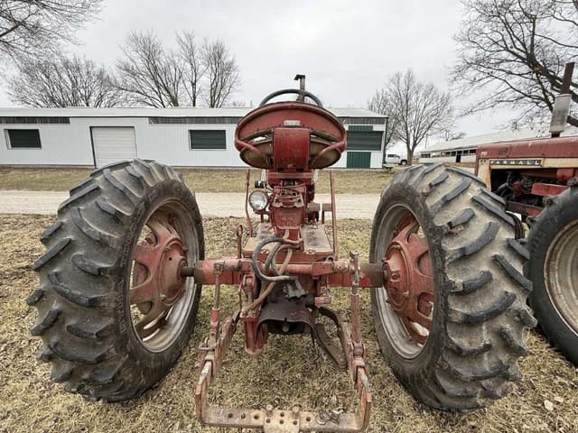Image of Farmall 460 equipment image 3