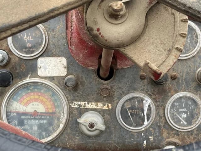 Image of Farmall 460 equipment image 4