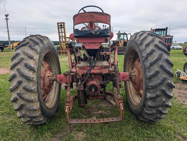 Image of Farmall 460 equipment image 4