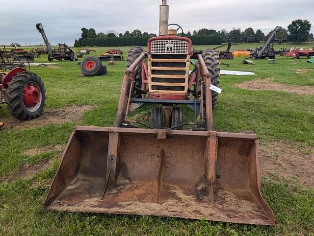 Image of Farmall 460 equipment image 1