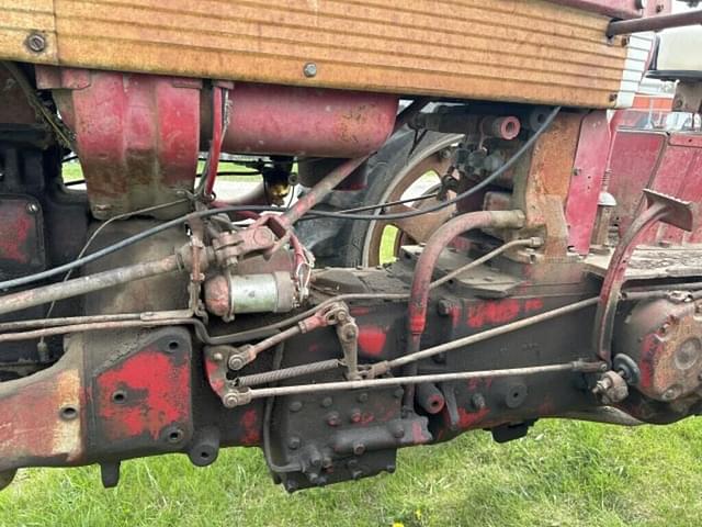 Image of Farmall 460 equipment image 2